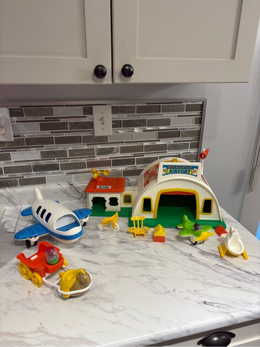 Vintage Hasbro Weebles Airport 1974 Weebleville playset